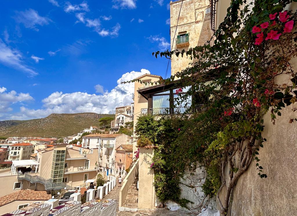 Жаркий сентябрь на побережье Тирренского моря.