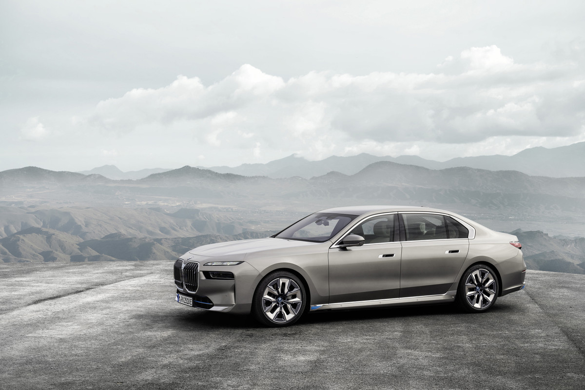 P90458174_highRes_the-new-bmw-i7-xdriv
