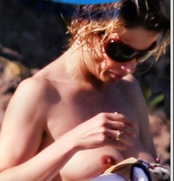 isabella-ferrari-topless-1228