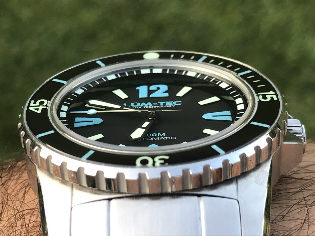 FC15550F-400B-4B90-8F5F-ACC8F541F572