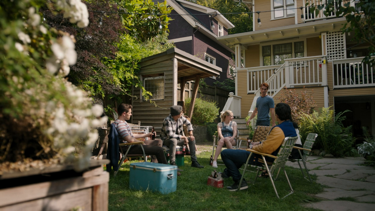 Riverdale.S04E01.In.memoria.720p.WEBMux.ITA.ENG.DD5.1.x264-BlackBit[screenshot 3]