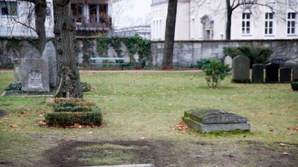 Profanada la tumba del jerarca nazi Reinhard Heydrich Profanada la tumba del jerarca nazi Reinhard Heydrich