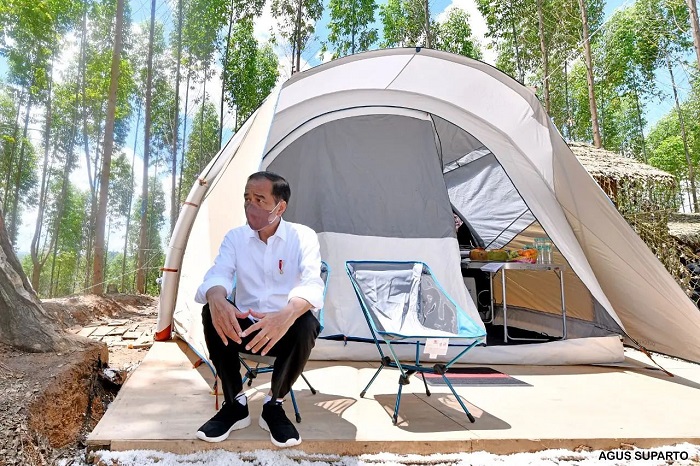Presiden Joko Widodo saat berkemah di titik nol Ibu Kota Negara (IKN) Nusantara.