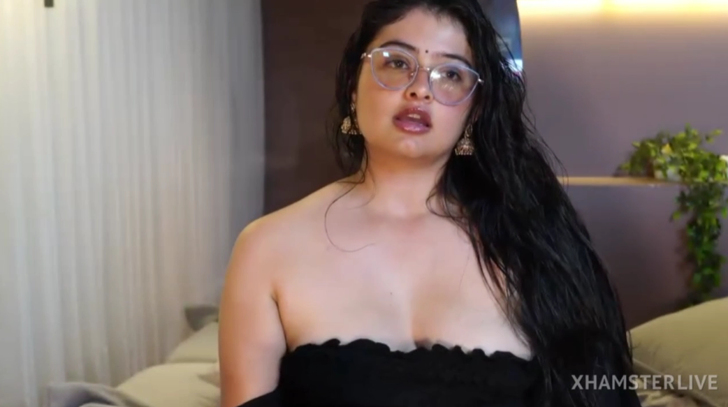 Madison Flame Viral Dildo Suck and Boobs Show