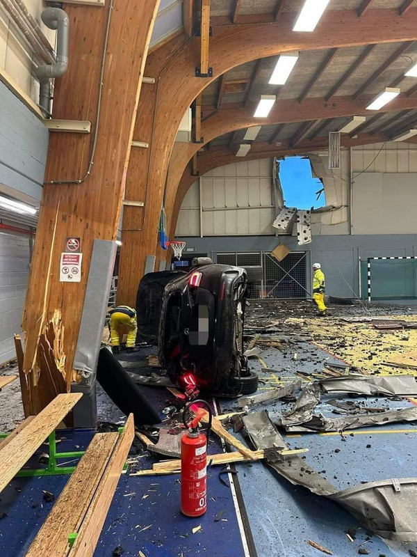 car crash 6 9da9abc4-d7b3-490e-b0cf-3ca1743444c9