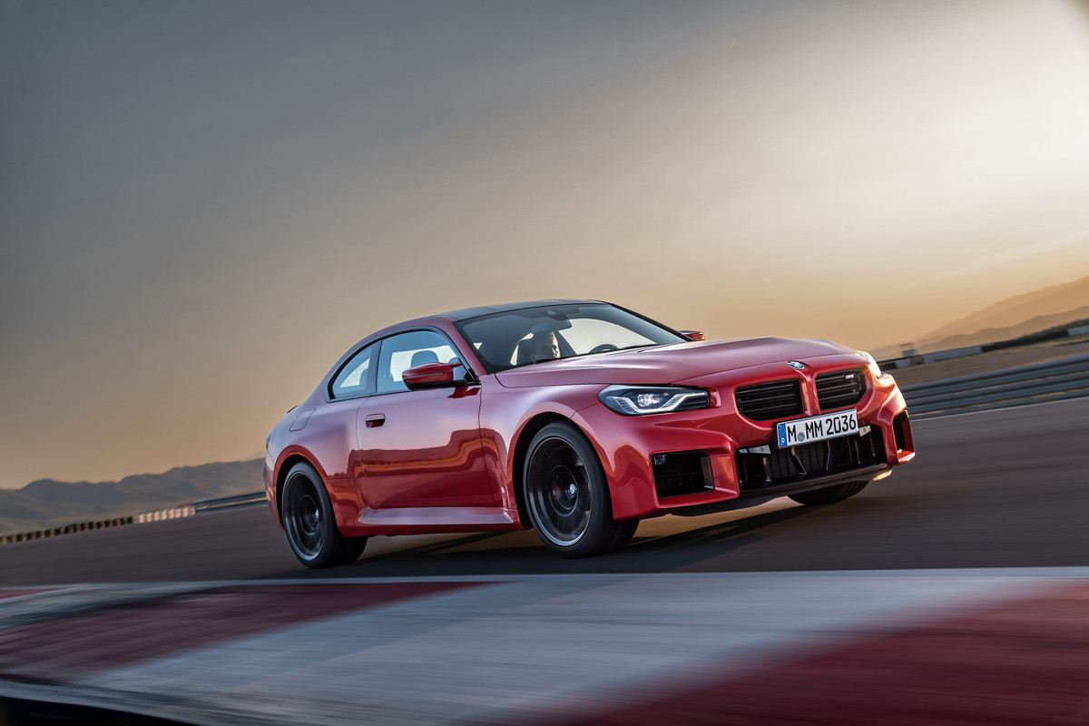P90482727_highRes_the-all-new-bmw-m2-r