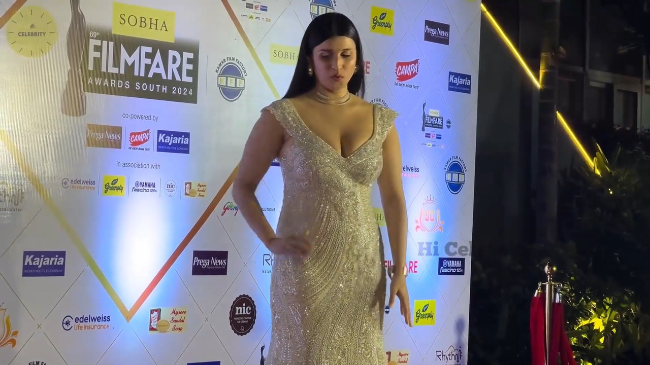 Multiple actress in hot outfit filmfare.mp4_snapshot_01.23.817