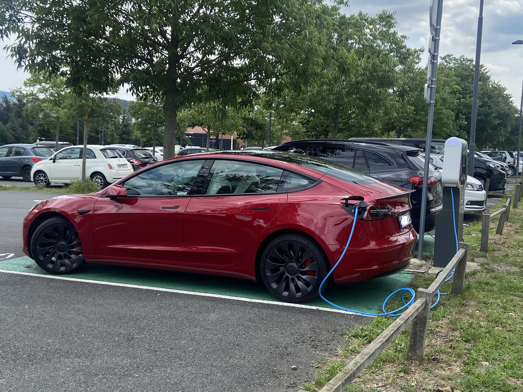 AFCA888E-326A-4B8B-8A90-B14C4BDF1E02