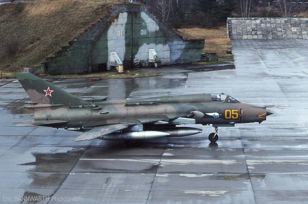 20 GvAPIB Su-17M4 05 yellow_13510 (3)_Apr 94
