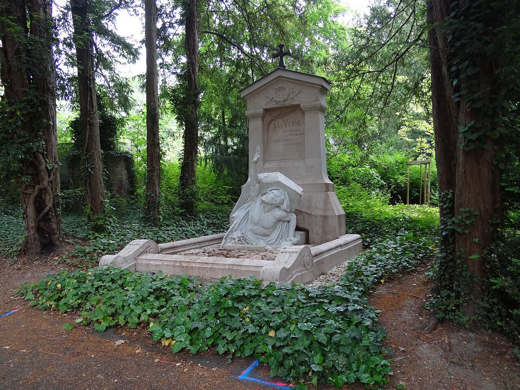 Tombe_de_Jules_Verne_(1828–1905)_1