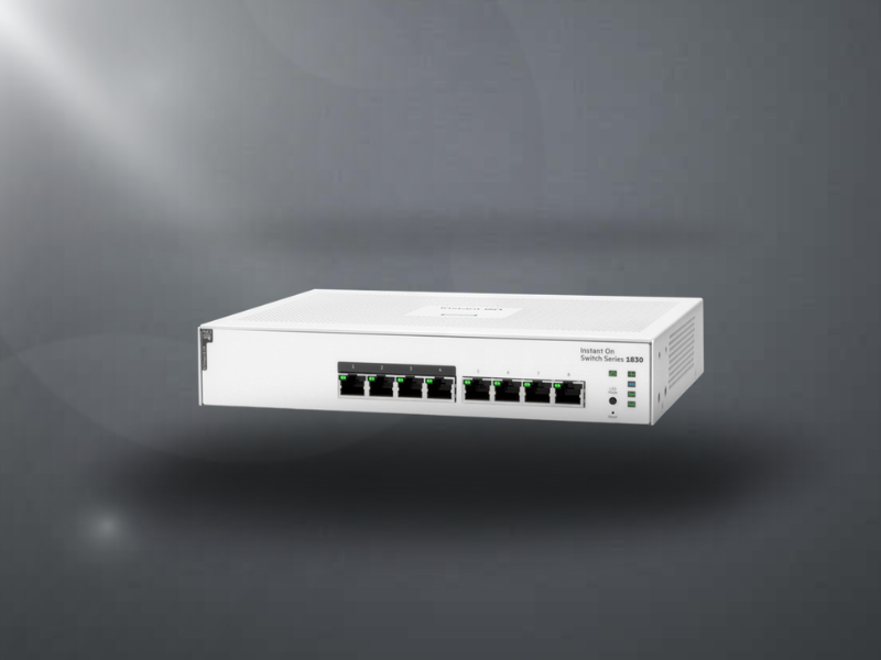 Vista frontal do Switch HPE Aruba Instant On 1830 8G 4p Classe 4 PoE 65W (JL811A), exibindo as 8 portas Gigabit Ethernet.