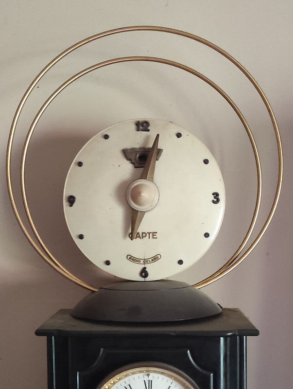 Une curiosité, pendule Neptune 1664635538400