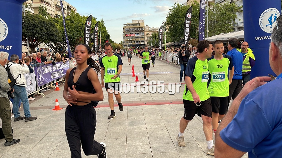 , 23&omicron;&sigmaf; &Alpha;&gamma;ώ&nu;&alpha;&sigmaf; &Delta;&rho;ό&mu;&omicron;&upsilon; &Kappa;&alpha;&lambda;&alpha;&mu;ά&tau;&alpha;&sigmaf;: &Mu;&iota;&alpha; &pi;&omicron;&lambda;ύ&chi;&rho;&omega;&mu;&eta; &gamma;&iota;&omicron;&rho;&tau;ή &alpha;&theta;&lambda;&eta;&tau;&iota;&sigma;&mu;&omicron;ύ &mu;&epsilon; &pi;&rho;&omega;&tau;&iota;έ&sigmaf; &Mu;&pi;&omicron;&upsilon;&rho;ί&kappa;&alpha; &kappa;&alpha;&iota; &Zeta;&omicron;&sigma;&kappa;ί&nu; (&phi;&omega;&tau;&omicron;&gamma;&rho;&alpha;&phi;ί&epsilon;&sigmaf; &kappa;&alpha;&iota; &beta;ί&nu;&tau;&epsilon;&omicron;)