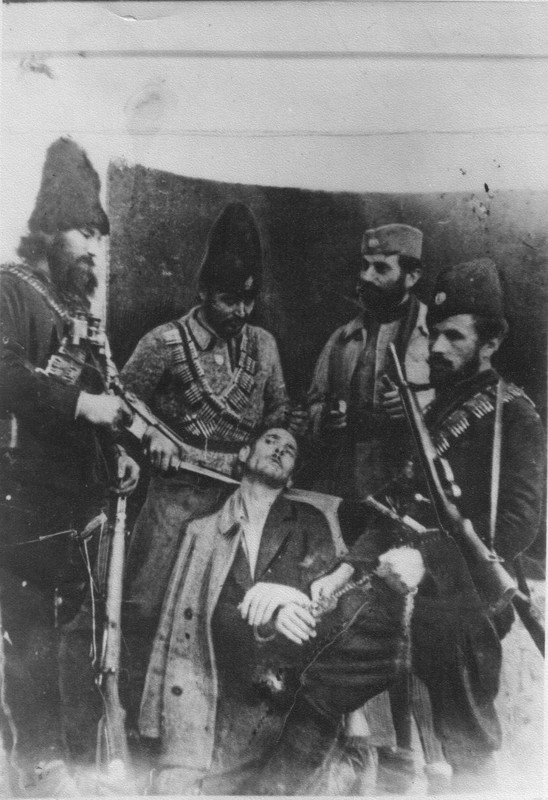 [Слика: Cetnici-se-vezbaju-u-klanju-830x0.jpg]