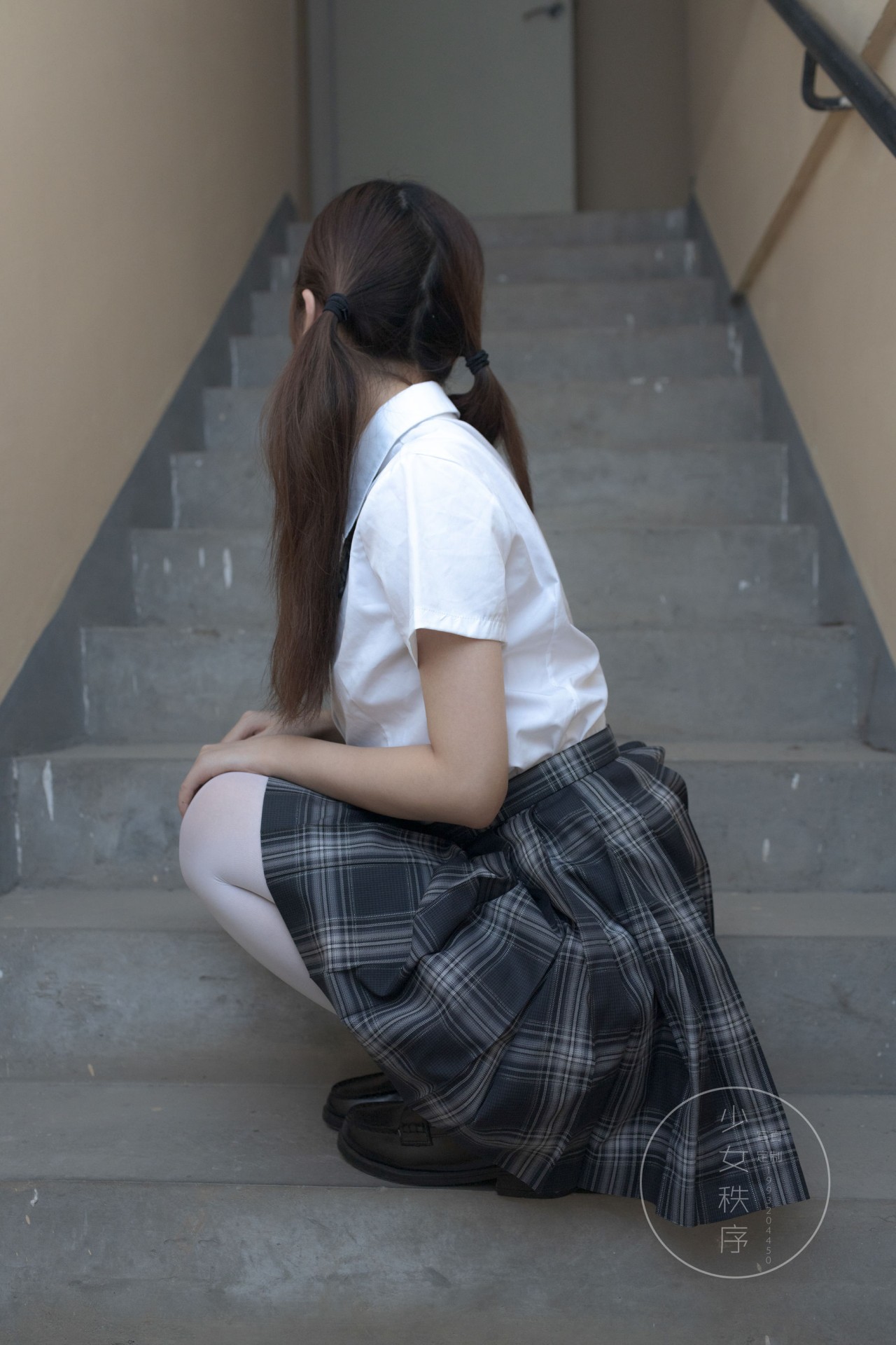 少女秩序r18《内部定制 003》，一双白丝诱脚，让男人想吃的感觉插图4