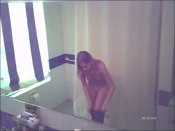 [Image: Voyeur23785102014.jpg]