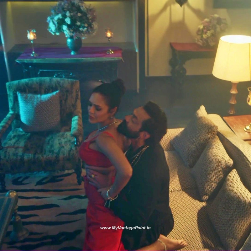 59Esha Gupta Hot in Aashram Web Series