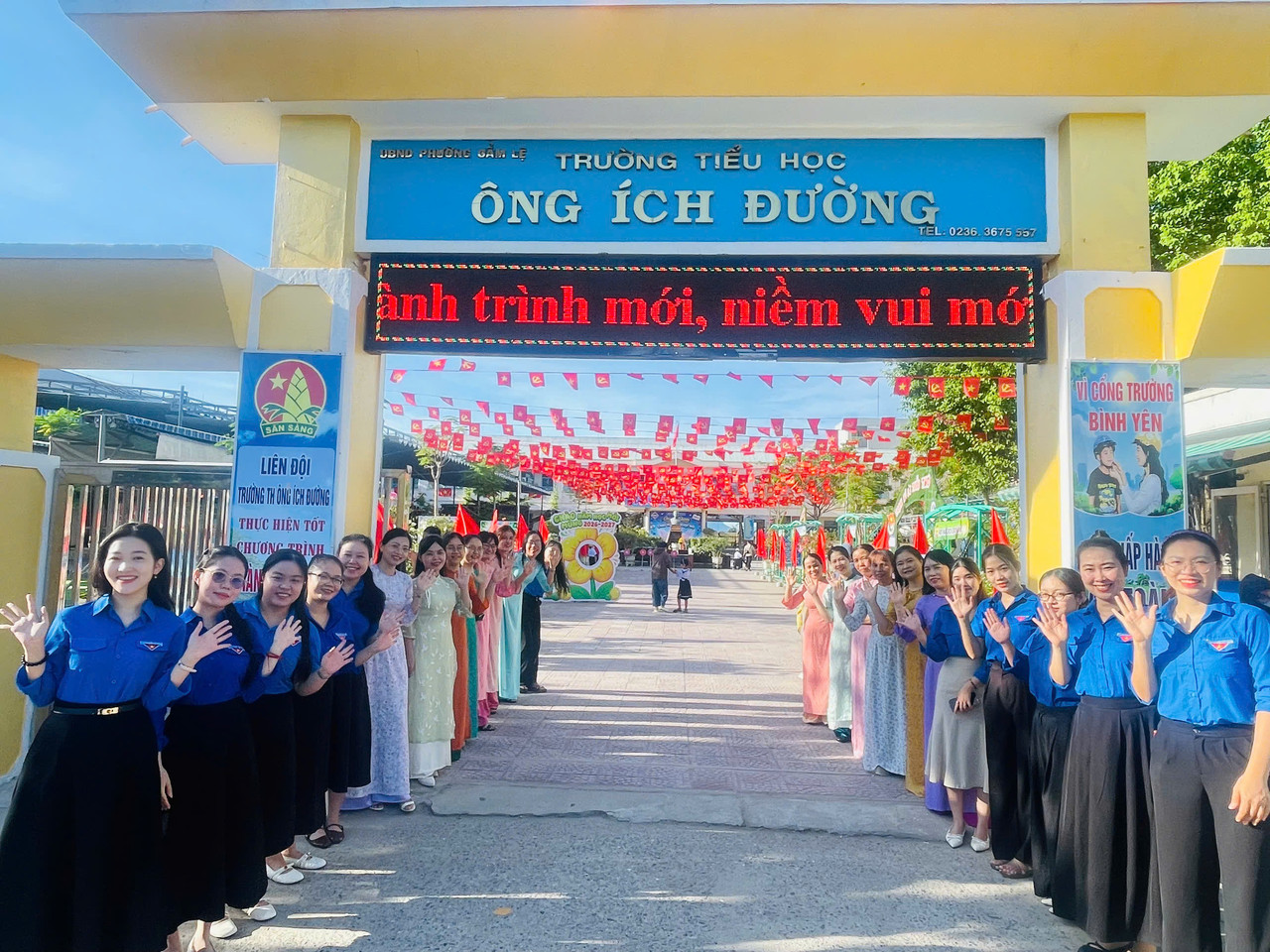 Chào đón các em học sinh đến với ngôi nhà Ông Ích Đường