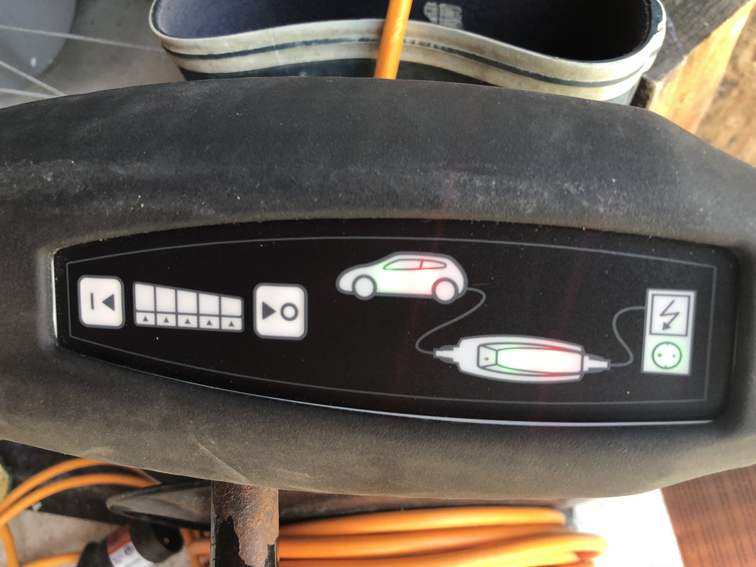 C3F0F092-AA28-40BB-95DA-EC80A4353392