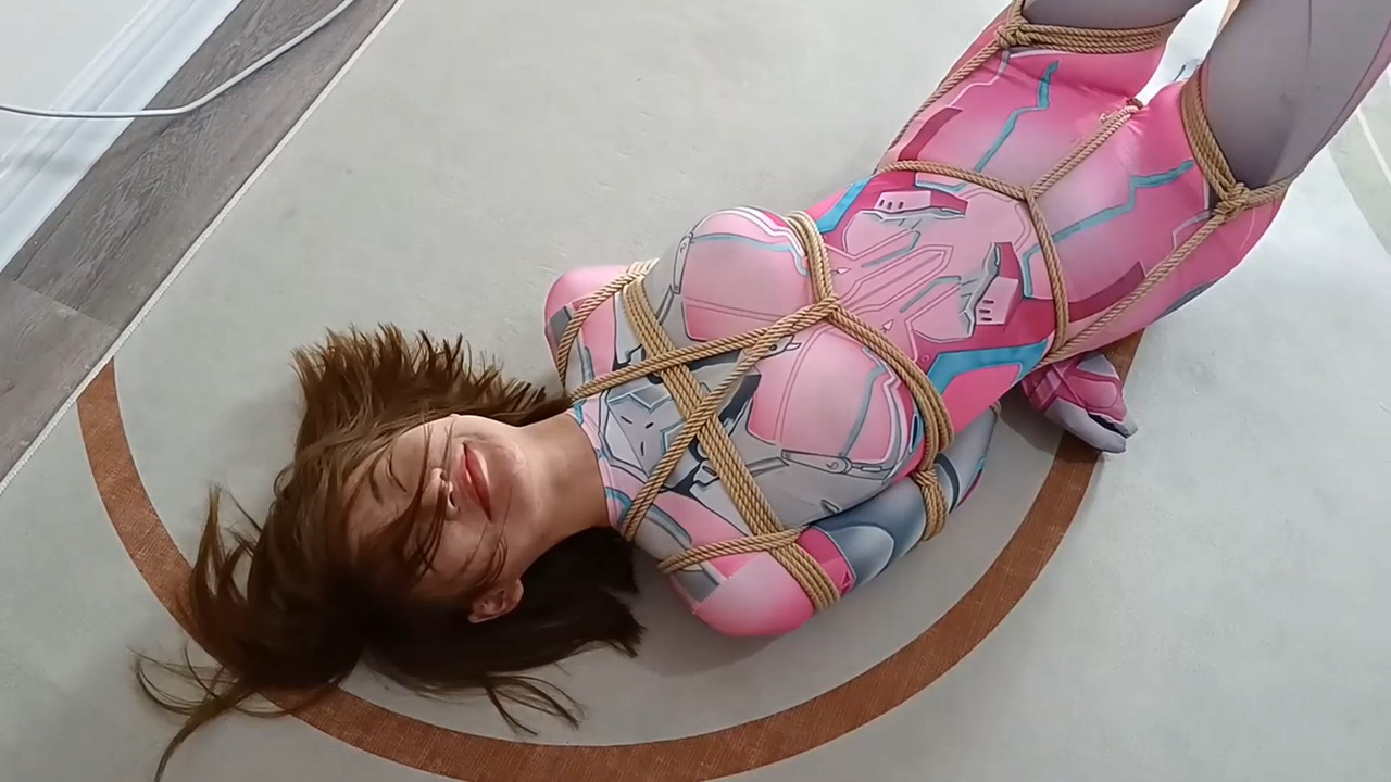 吴越原创 妞妞COS火箭少女连体胶衣第二季.mp4_20220926_091310.648