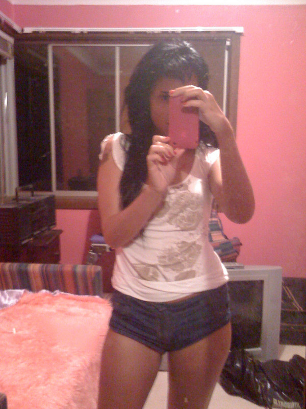 Otra nena amateur desnuda y embarazada