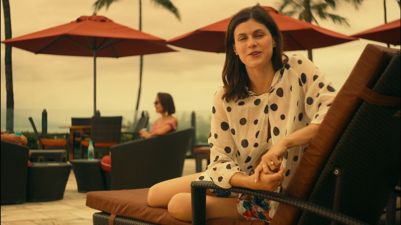 Alexandra Daddario The White Lotus S01 E01 (2021) 2160p  mp4