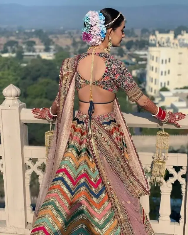 Backless toCorset: Bold Blouse Trends