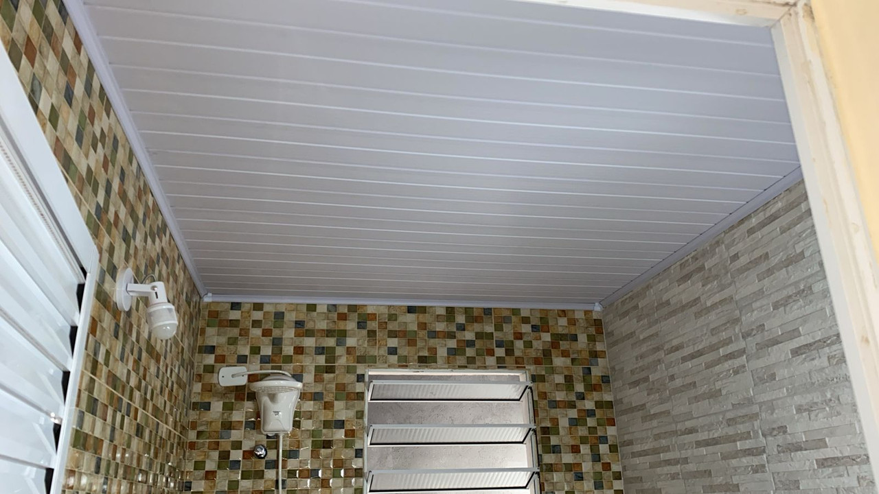 Instalação de Forro PVC Branco no Banheiro