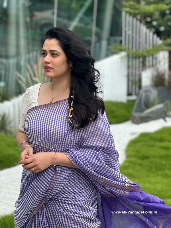 11-Girija-Oak-Godbole-in-Purple-Saree-for-Lallantop-Interview-My-Vantage-Point