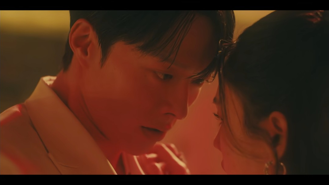 VS Netflix Dynamite Kiss E2Gone Witha Kiss 1 20