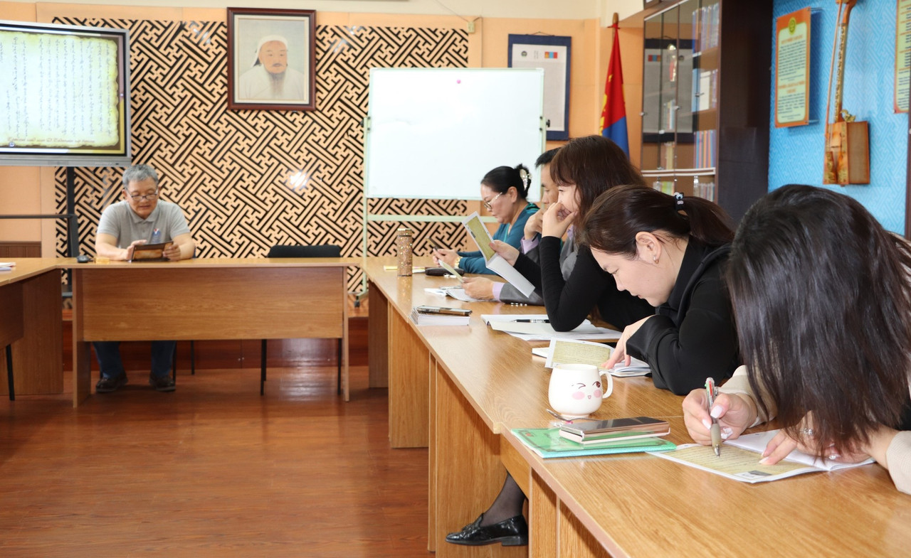 Монгол бичгийн багц цагийн сургалтыг эхлүүллээ