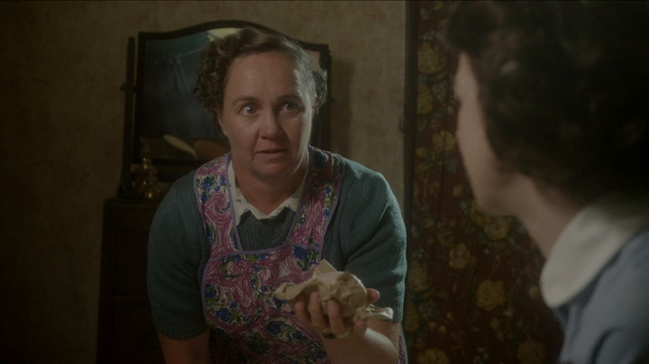 Call.the.Midwife.S03E01.iNTERNAL.BDRip.x264-LiBRARiANS-001