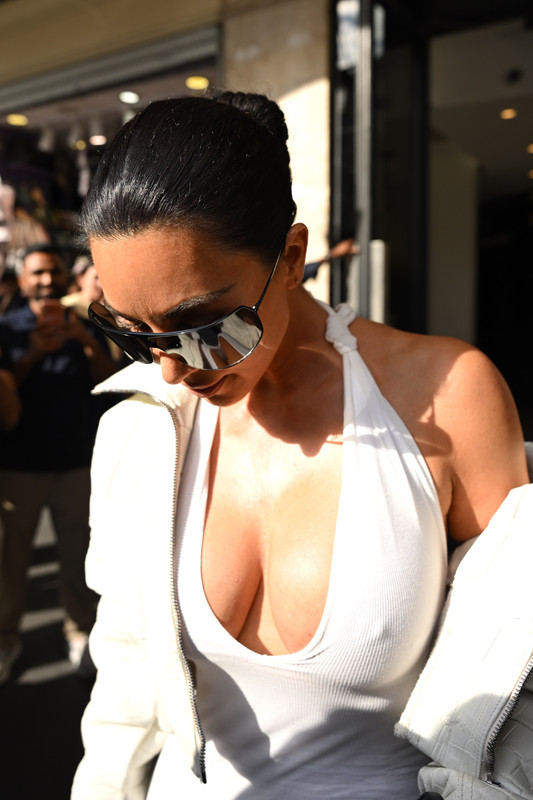 Kim Kardashian Cleavage White Paris38