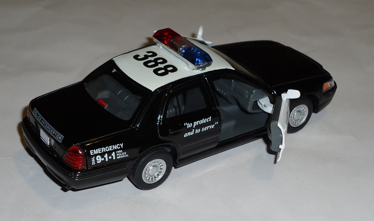 Ford-Crown Victoria Police1