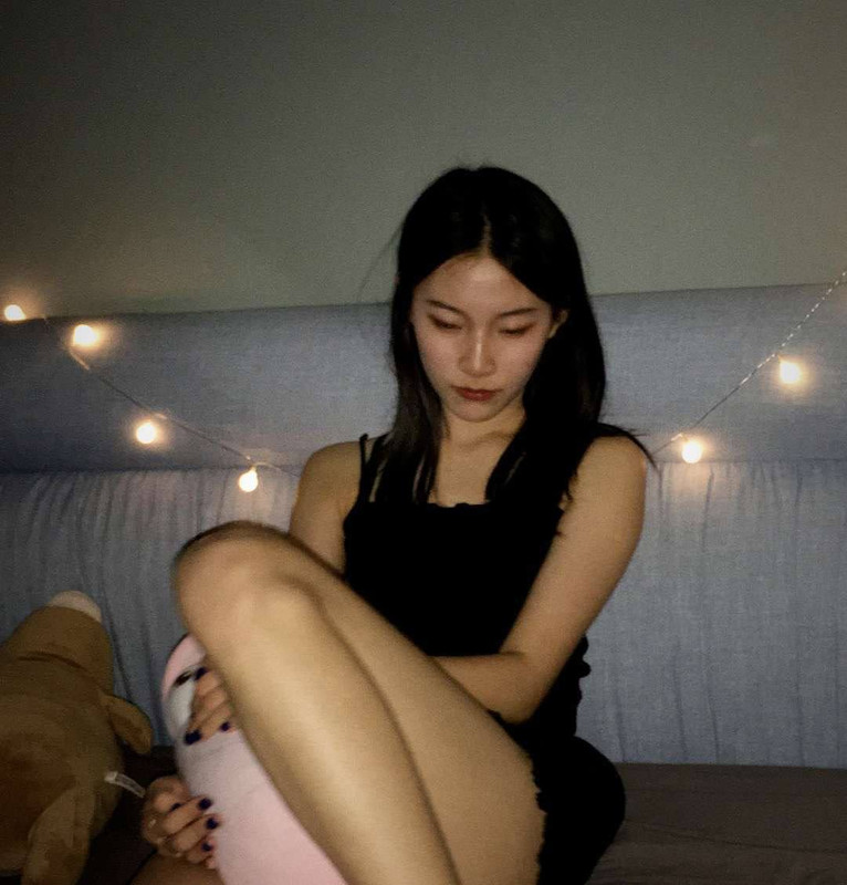 X1长白山职业技术学院大四学姐汪修颖爱好自拍，看似文质雅雅 实则骚妹，穿性感内衣自拍、自慰、裸舞，拍性感视频向金主要零花钱 (2)