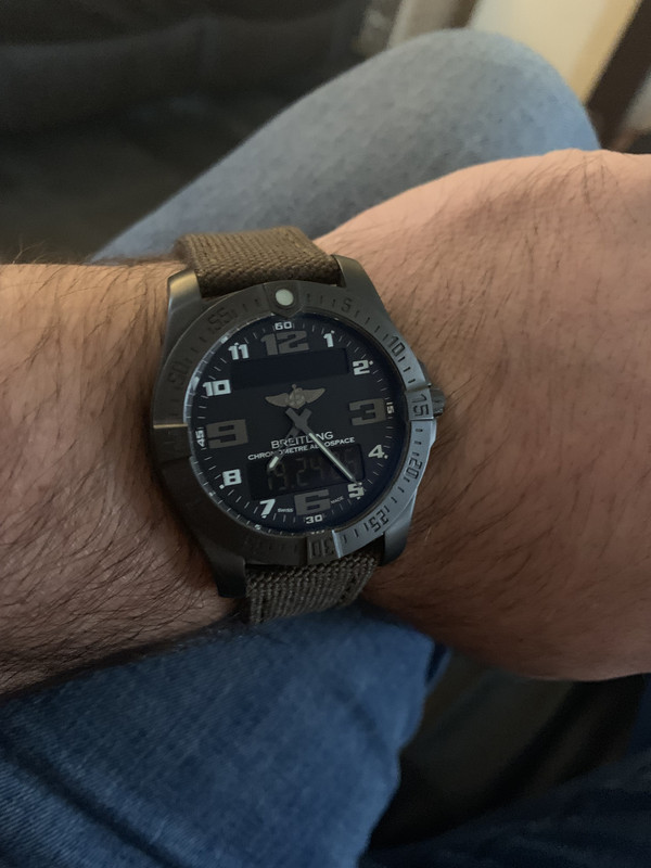 Montre Breitling Aerospace EVO titane noir bracelet military noir 43 mm