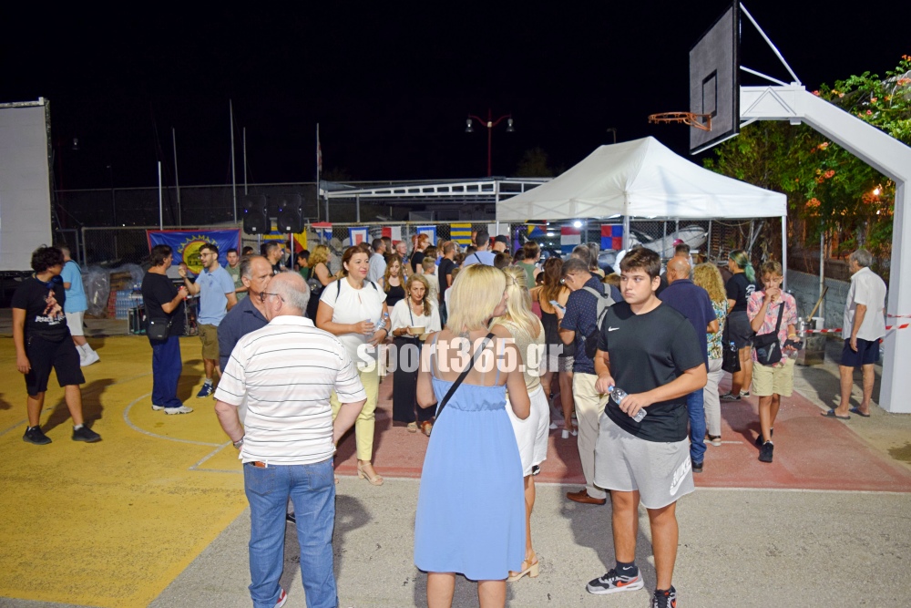 , 100 &Chi;&rho;ό&nu;&iota;&alpha; &Alpha;&theta;&lambda;&eta;&tau;&iota;&kappa;ή&sigmaf; &Pi;&rho;&omicron;&sigma;&phi;&omicron;&rho;ά&sigmaf;: &Omicron; &Nu;&alpha;&upsilon;&tau;&iota;&kappa;ό&sigmaf; Ό&mu;&iota;&lambda;&omicron;&sigmaf; &Kappa;&alpha;&lambda;&alpha;&mu;ά&tau;&alpha;&sigmaf; “&Omicron; &Pi;&omicron;&sigma;&epsilon;&iota;&delta;ώ&nu;” &gamma;&iota;ό&rho;&tau;&alpha;&sigma;&epsilon; &mu;&epsilon; &lambda;&alpha;&mu;&pi;&rho;ό&tau;&eta;&tau;&alpha; (&Epsilon;&iota;&kappa;ό&nu;&epsilon;&sigmaf; & &beta;ί&nu;&tau;&epsilon;&omicron;)