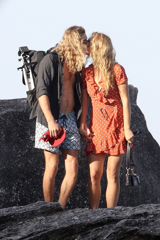 Sailor-Brinkley-Cook-Upskirt-STARS-com-4-15