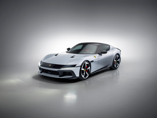 New_Ferrari_V12_ext_03_white_640x480