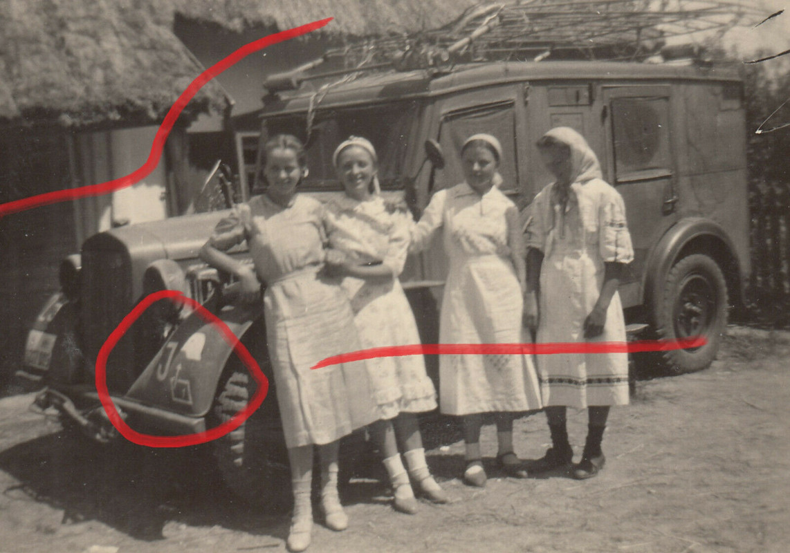 Foto Soldat Großdeutschland GD Sturmgeschütz Funkwagen KFZ Wappen Russland