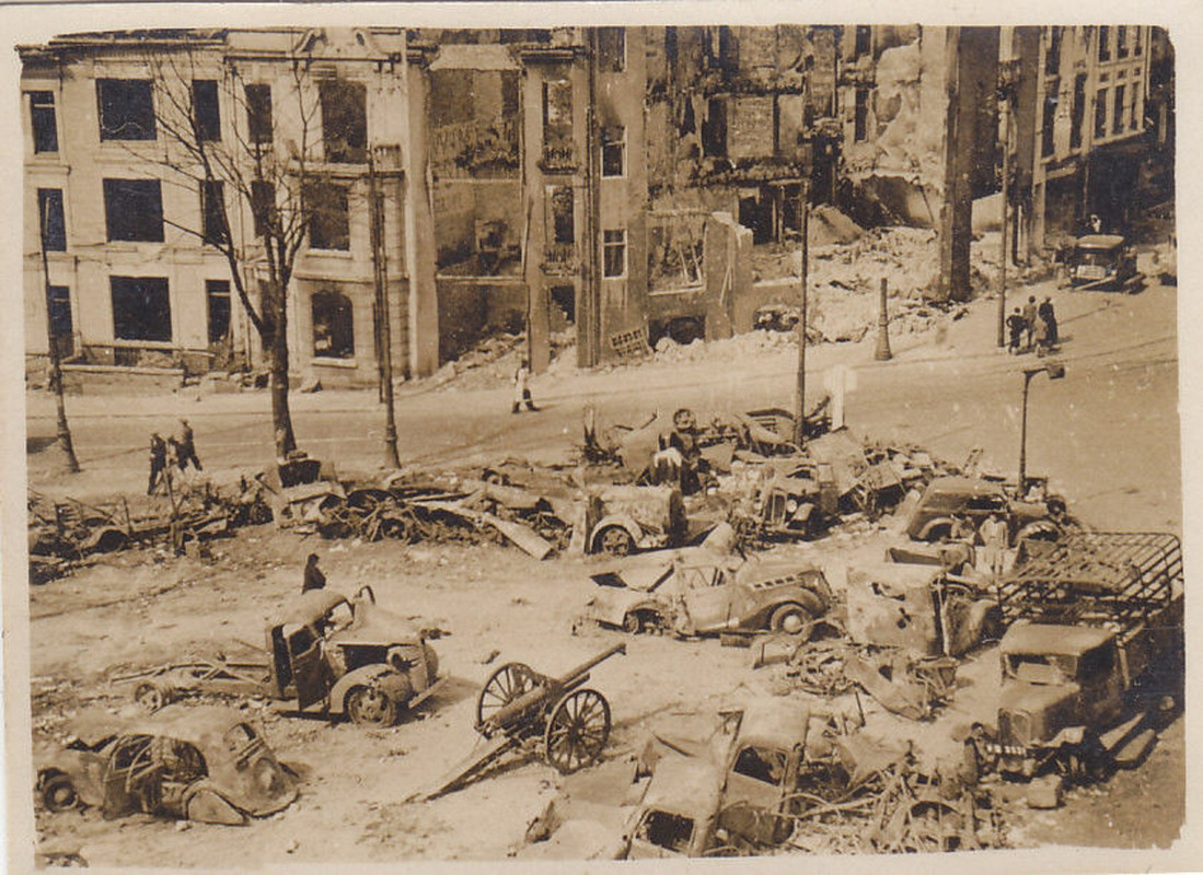 Zerstörte französischer Renault LKW in Calais Fr