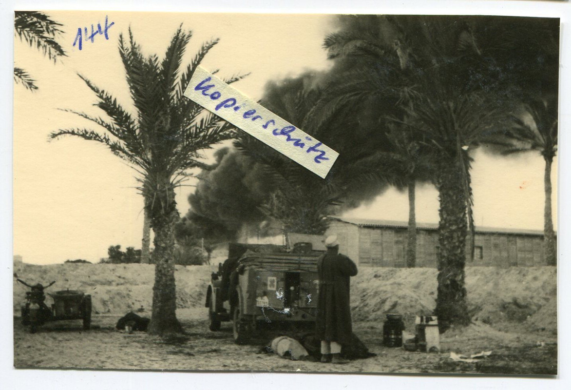 Kübelwagen mit Kleeblatt vor El Alamein ,Afrikak