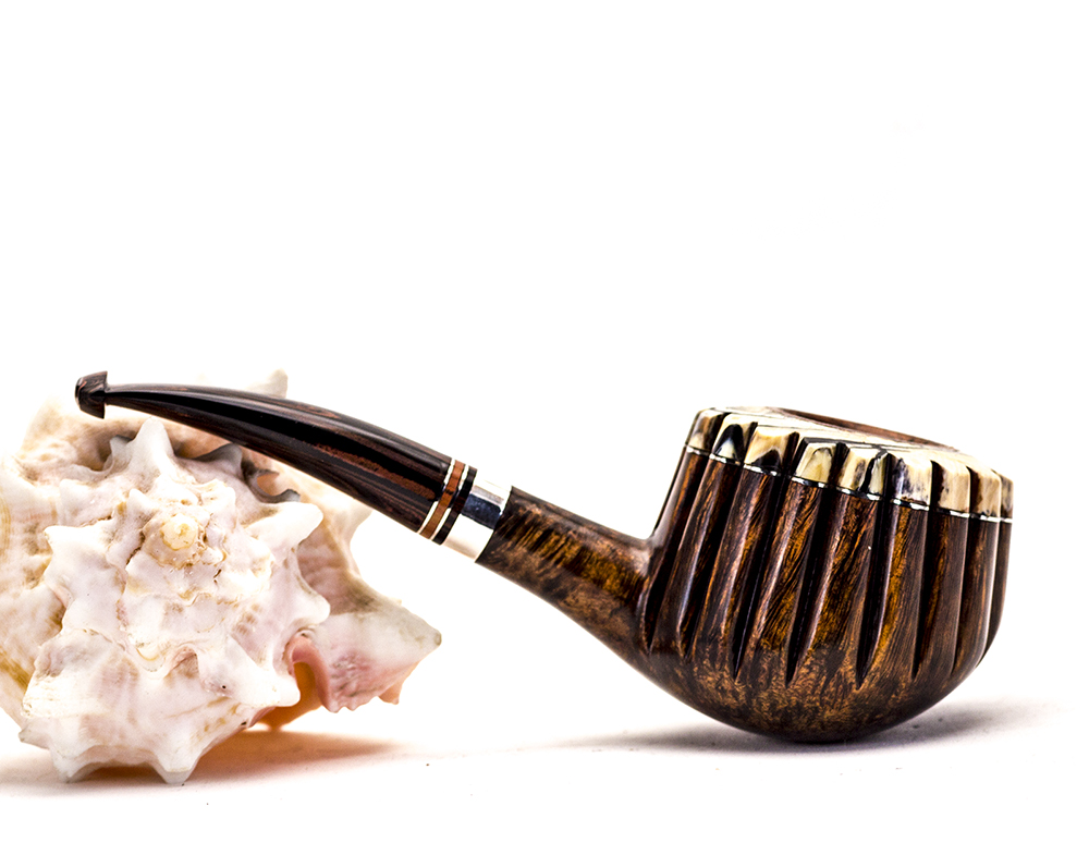 Pipe No. 0223. Pot with mammoth tusk