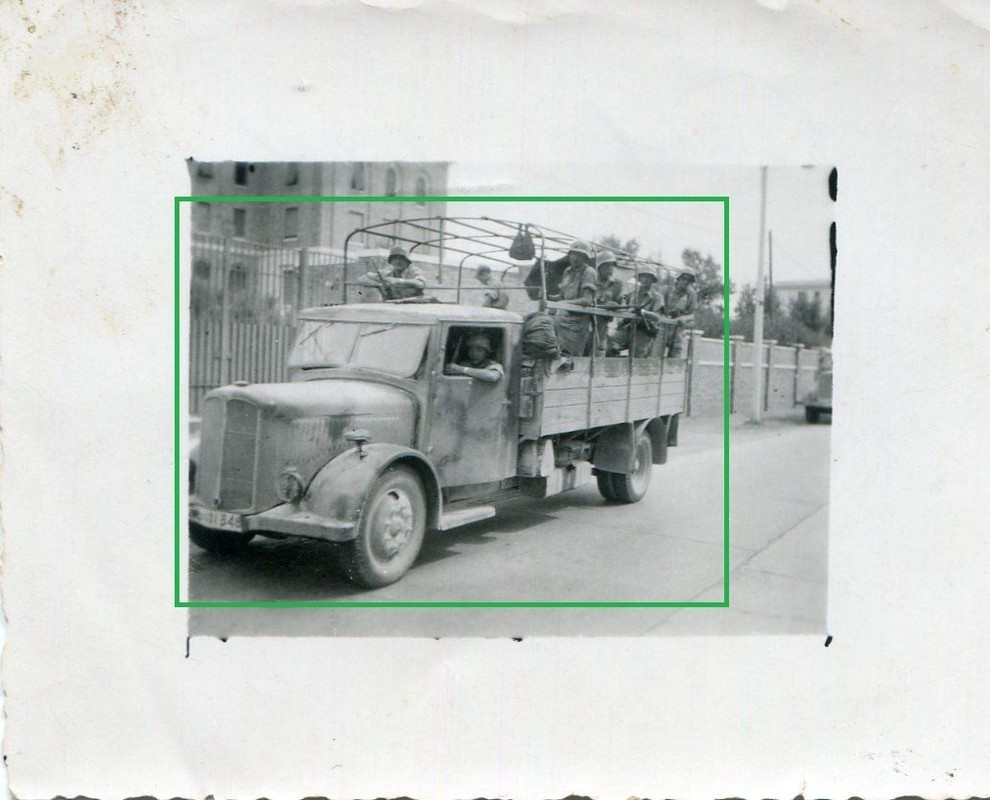 Foto WW II WH LKW in Italien Rückzug
