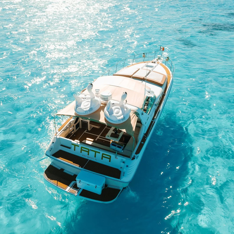 Tata 43 ft luxury yacht charter Cancun - Bathroom facilities and comfortable cabin for 15 guests