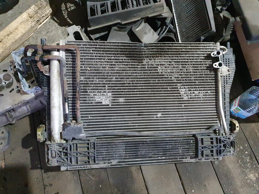 Радиатор охлаждения двигателя с конденсором кондиционера