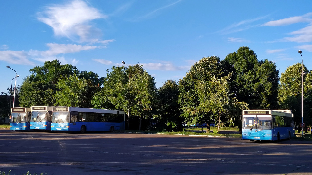 Volvo B7RLE / Neobus 501G (2005) #817, #816, #820 i Volvo B9L / Neobus Citta LF (2007) #887