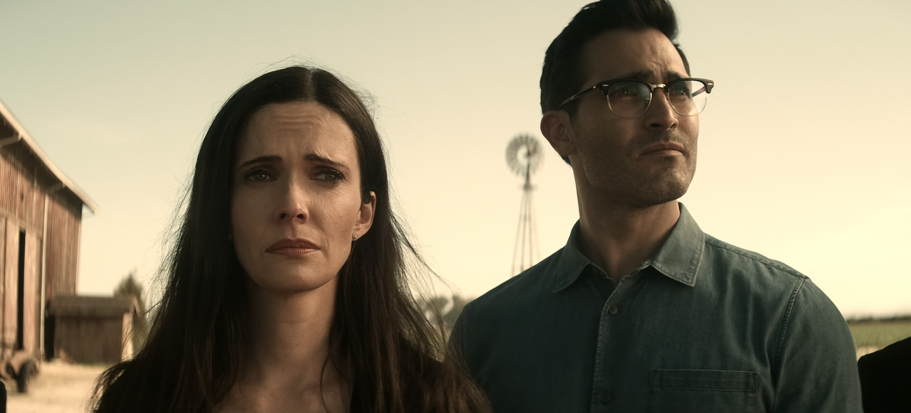 Superman.&.Lois.S02E01.What.Lies.Beneath.1080p.10bit.AMZN.WEB-DL.DDP5.1.HEVC-Vyndros.mkv_snapshot_00