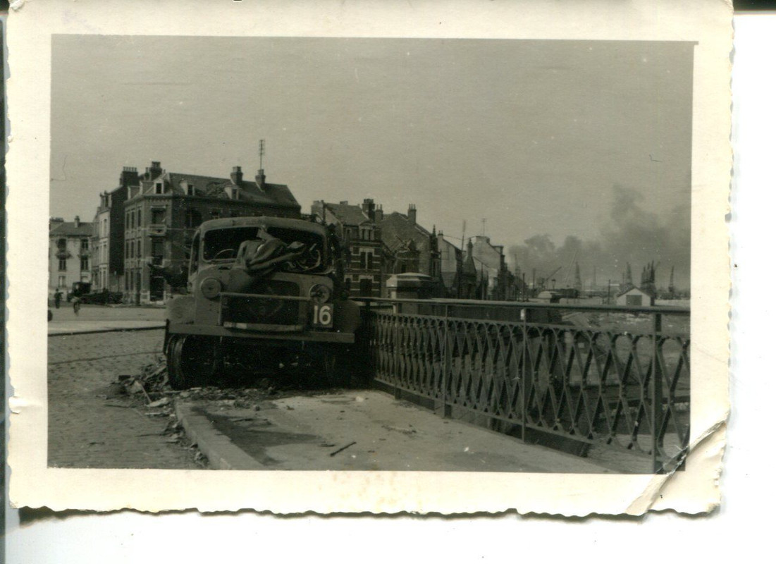 Orig.Foto zerstörter LKW in Ostende Belgien 1940