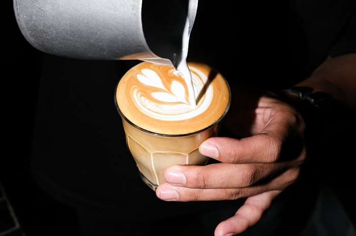 Sajian kopi di Revolver, Kuta, Seminyak.